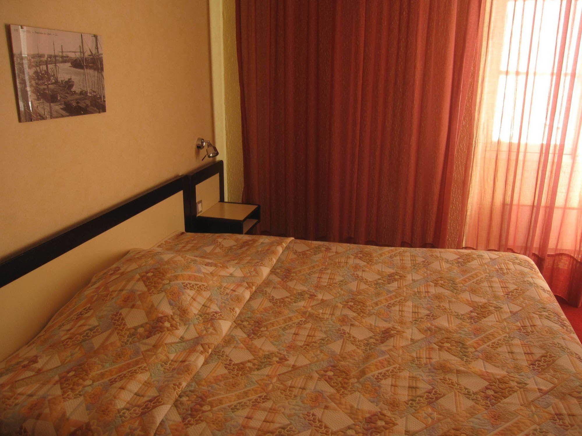 Hotel Des 3 Marchands Nantes Zewnętrze zdjęcie
